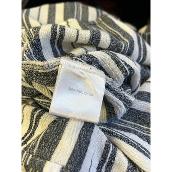 Jane + Delancey Woman 1X Gray/White Striped Short Sleeve Blouse - Picture 8 of 8